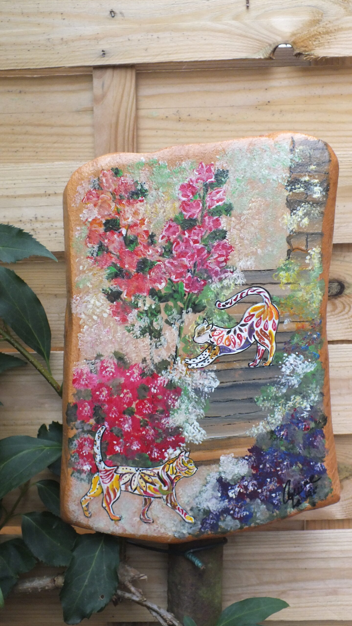 Bois peint : 2 jolis chats dans l&rsquo;escalier…