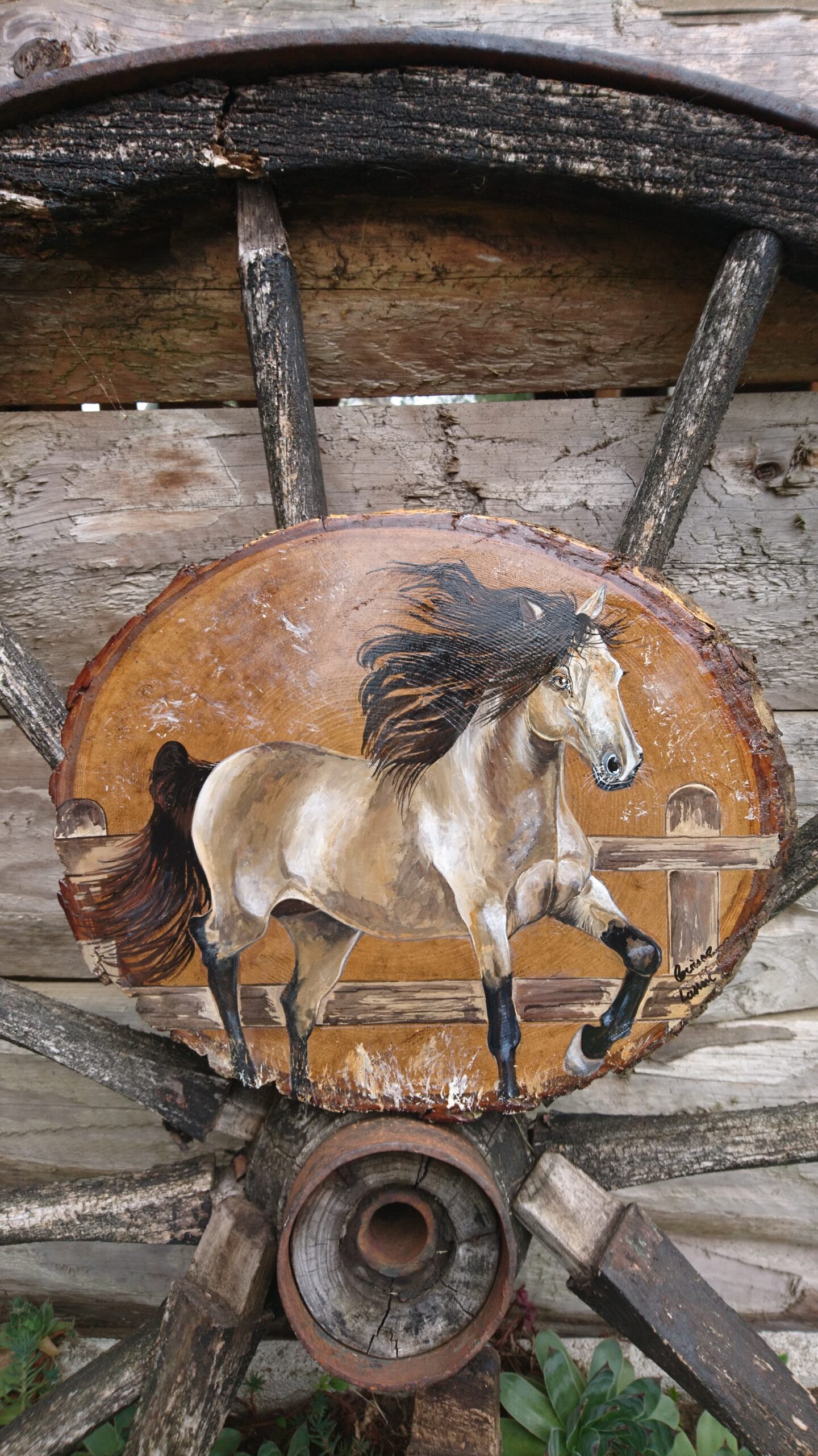 joli-cheval-au-galop-peint-sur-bois-3