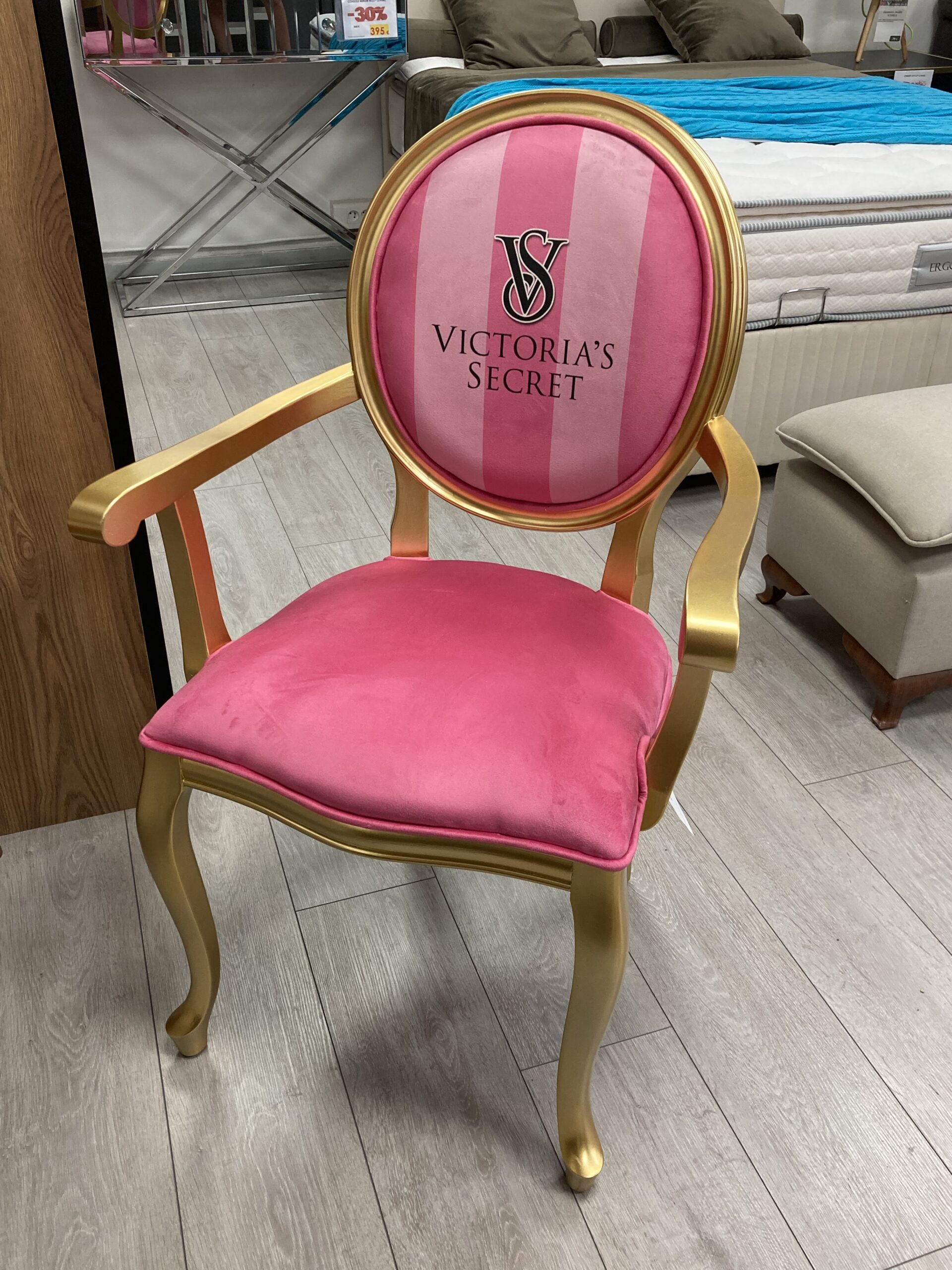 Chaise Victoria’s Secret