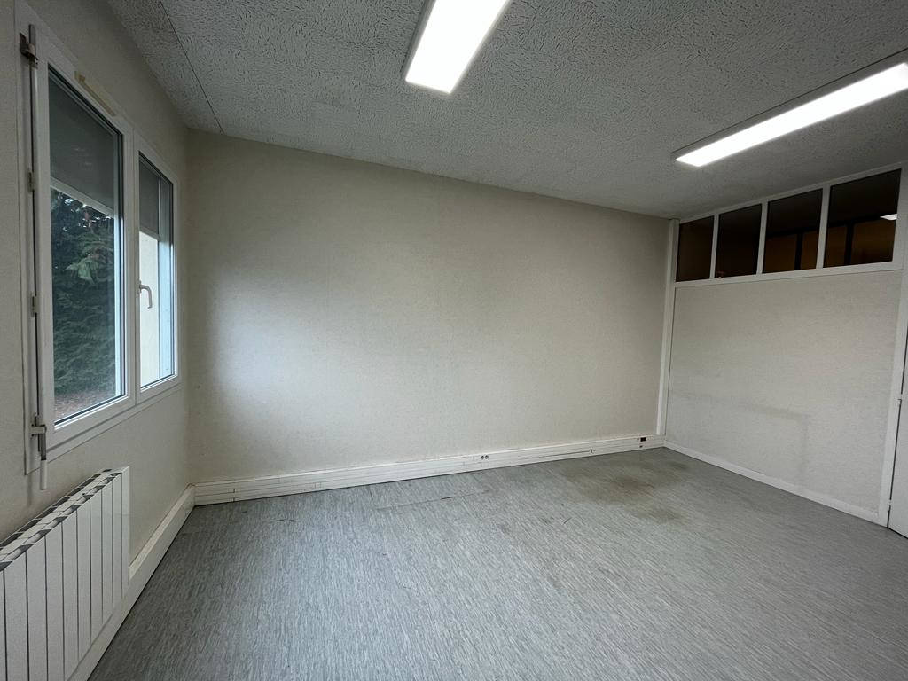 Atelier / Box à Louer