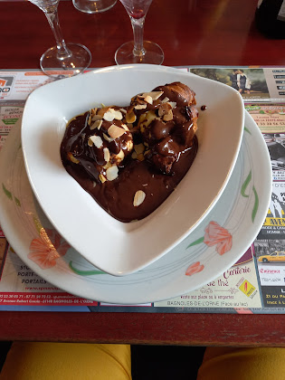 Profiteroles vanille sauce chocolat faite maison