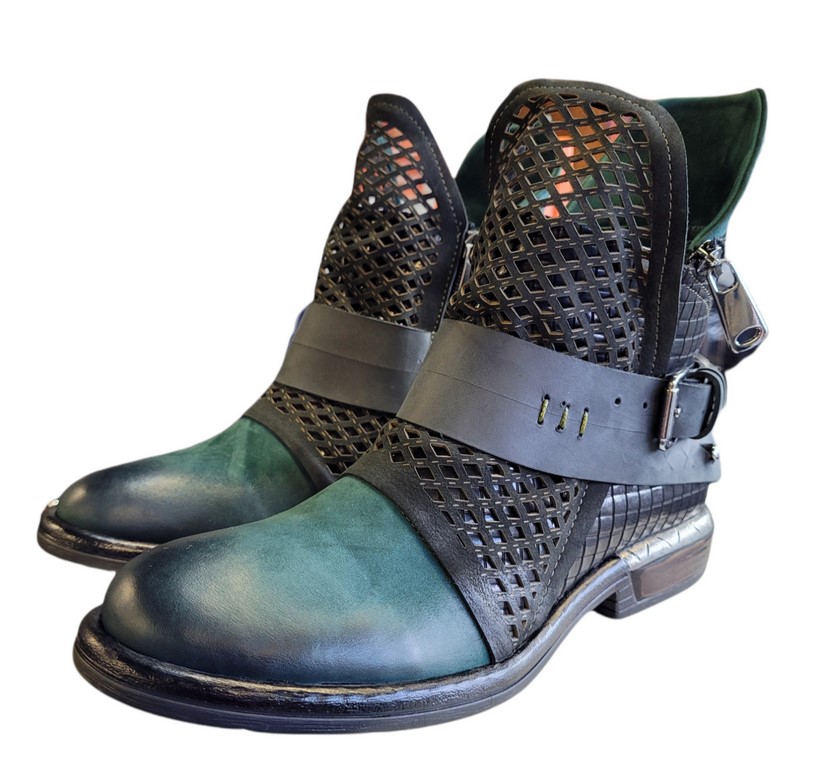 Boots Metamorf&rsquo;ose