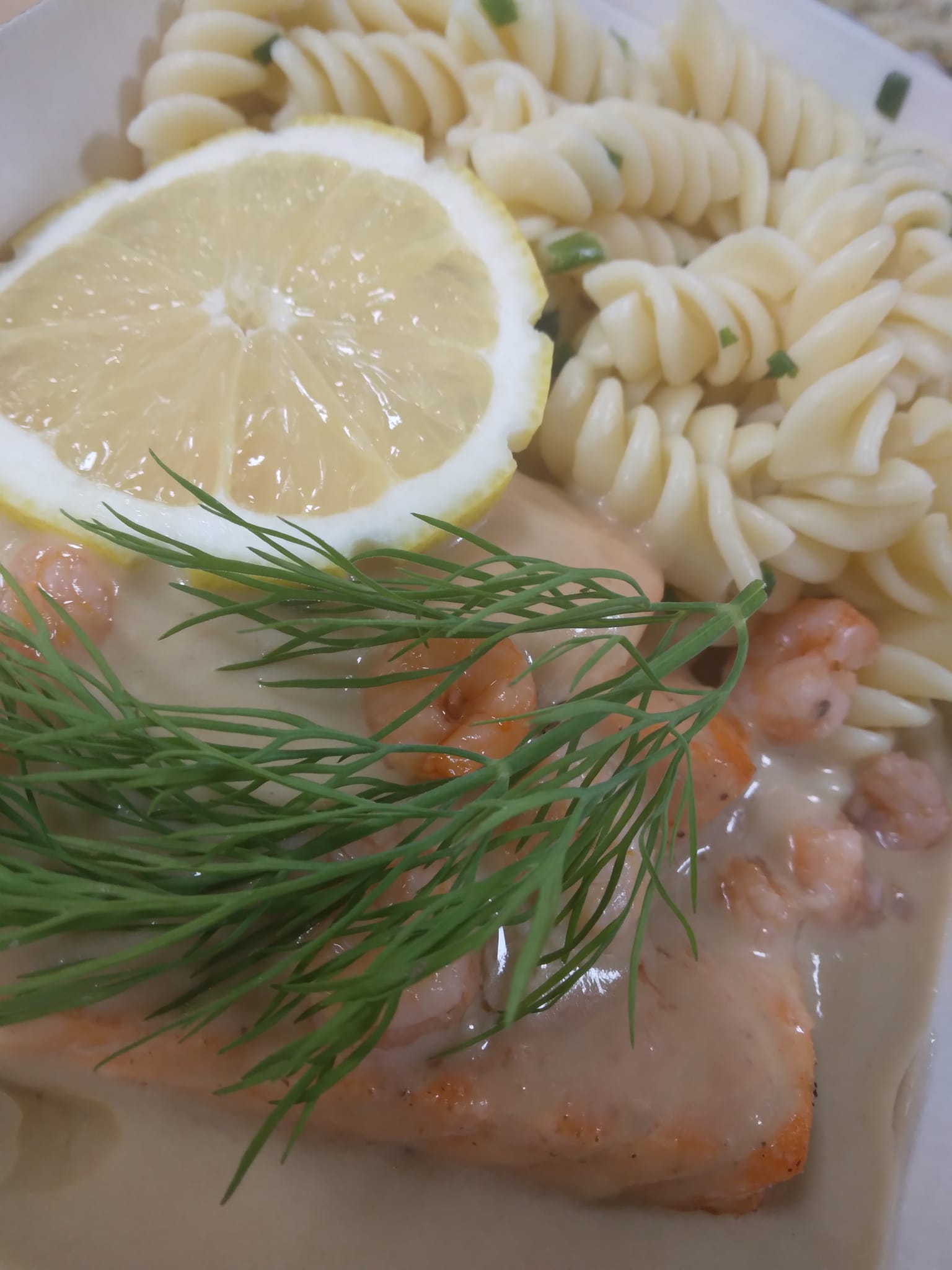 Le Saumon Sauce Crevettes