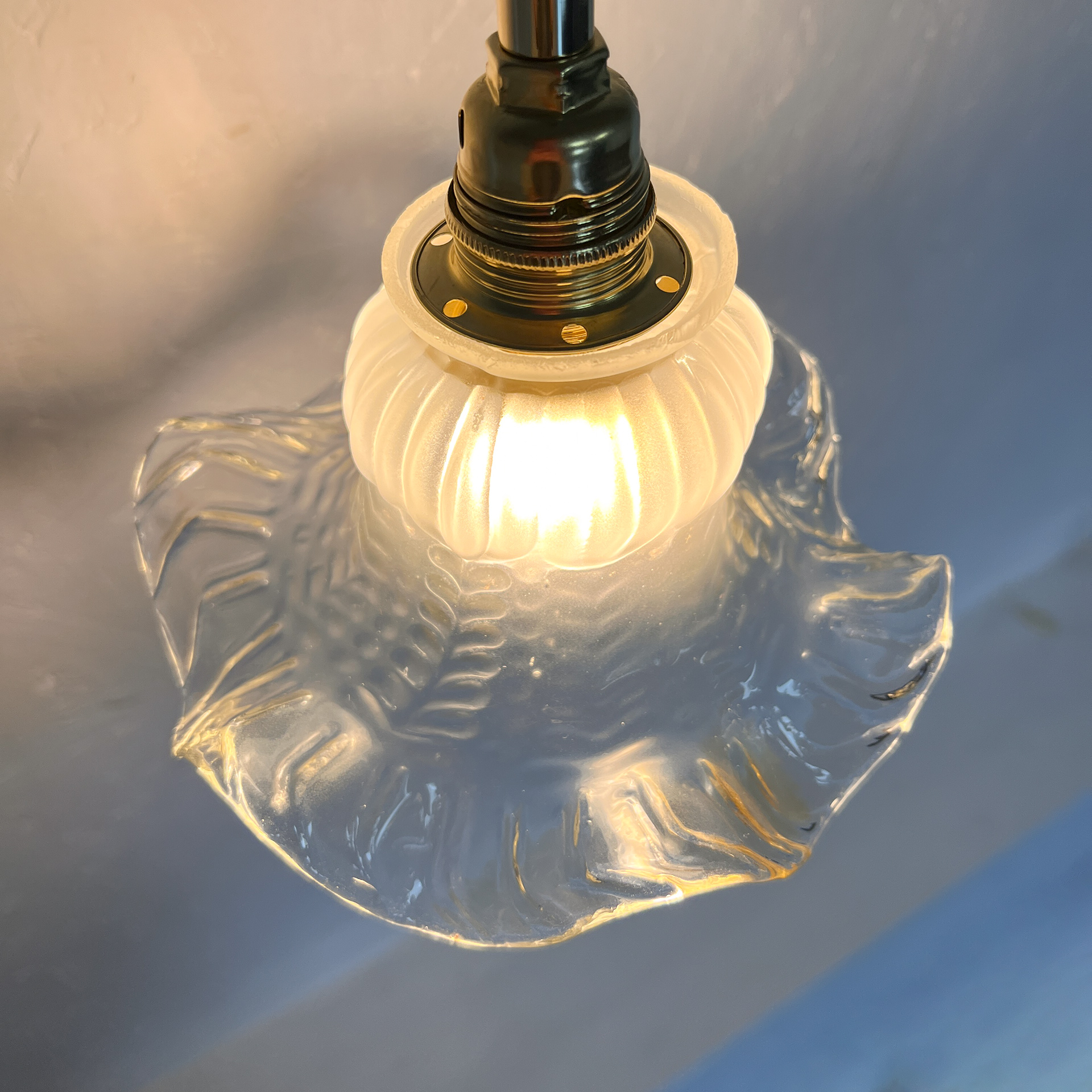 suspension-tulipe-vintage-en-verre-lili-esprit-vintage-flers-2