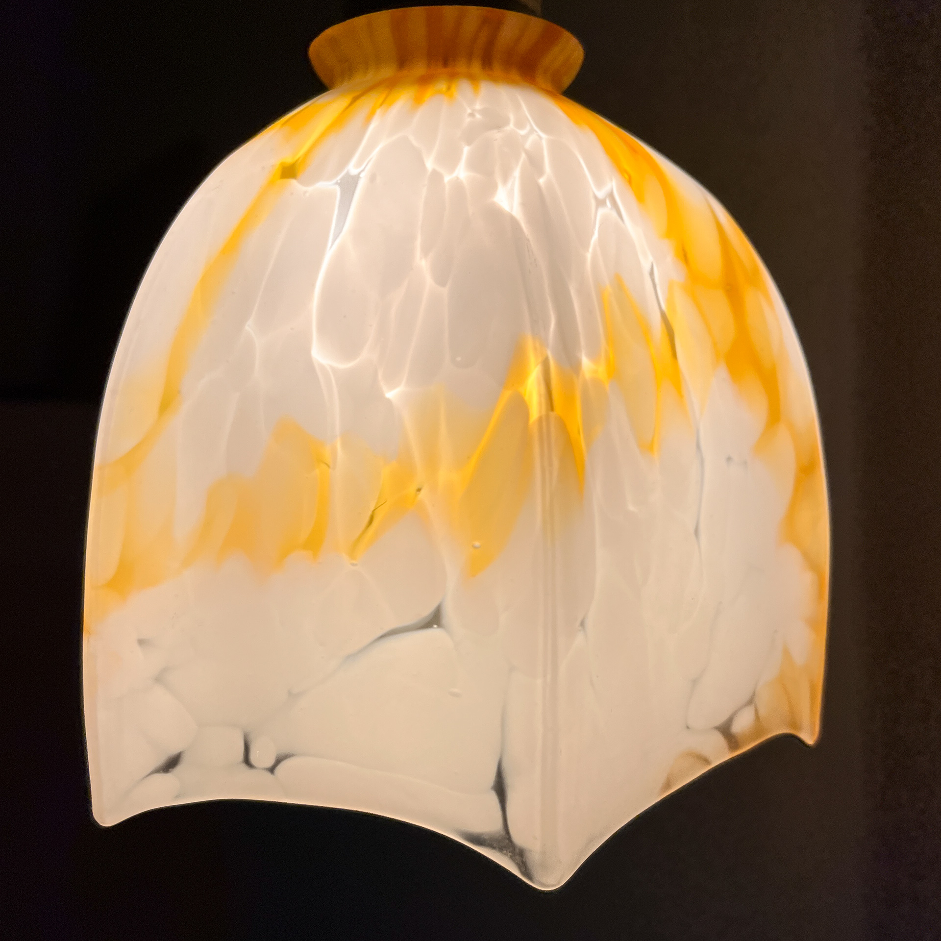 suspension-tulipe-vintage-verre-depoli-blanc-et-orange-lili-esprit-vintage-flers-2