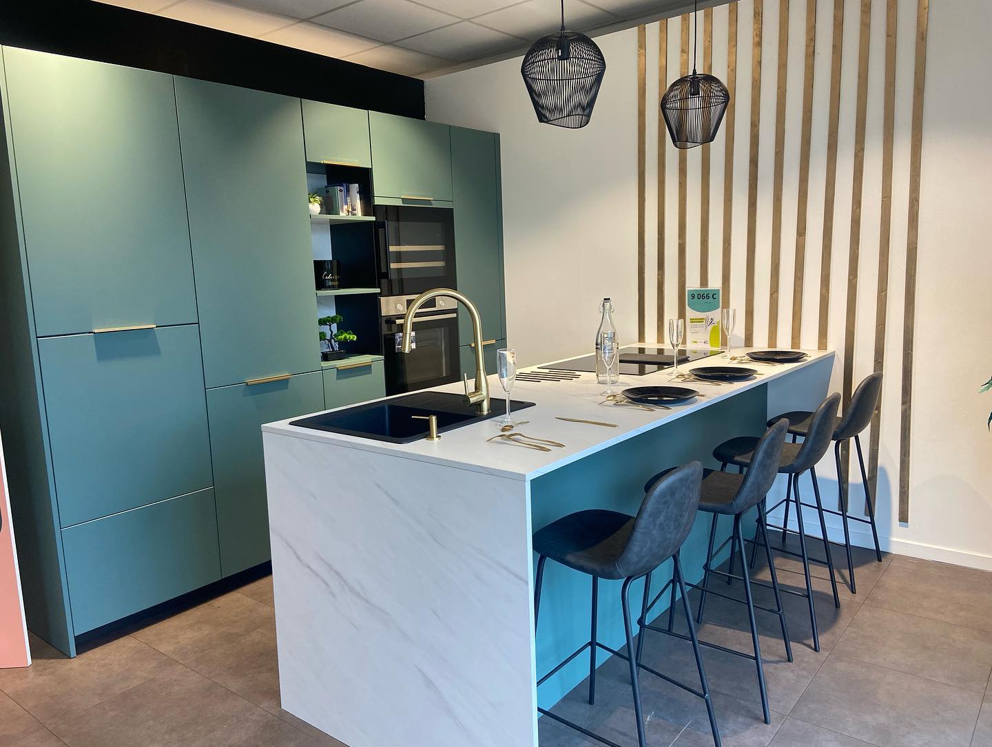 Laqué Vert, Pierre De Lune Et Laiton !