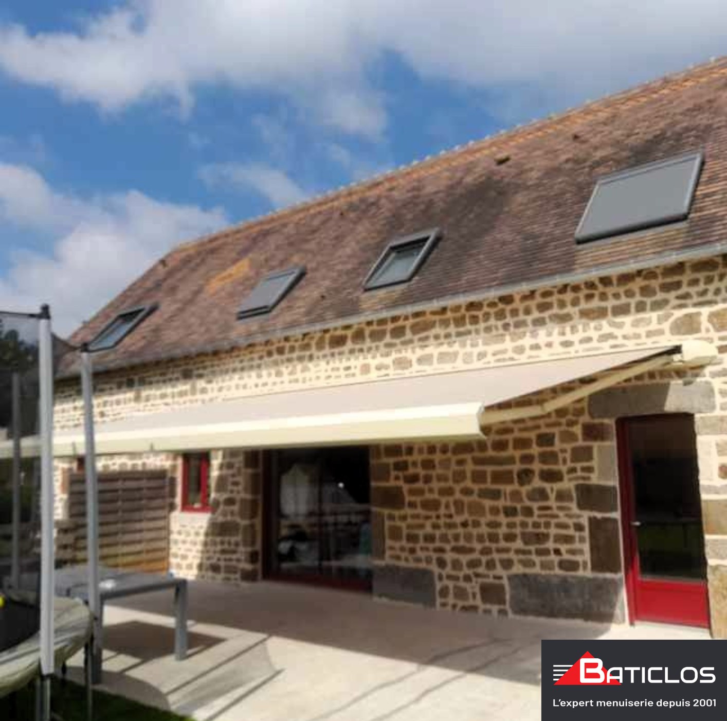 stores-exterieurs-baticlos-flers-2