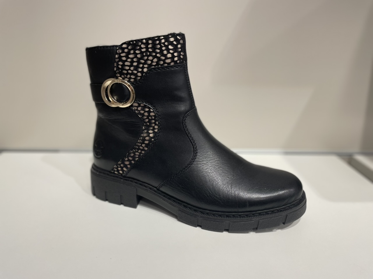 Bottine noir et beige Rieker